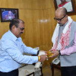 रायपुर : राज्यपाल श्री डेका से हेमचंद यादव विश्वविद्यालय के कुलपति ने की सौजन्य भेंट